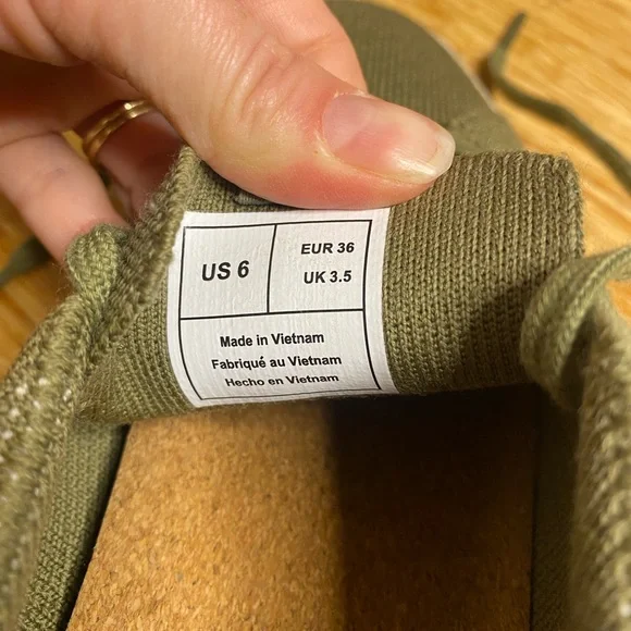 SAOLA Sustainable Stylish Green Sneakers - Picture 7 of 8